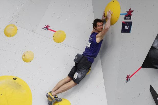 

Ondra vstoupil do olympijské kvalifikace pátým místem v boulderingu

