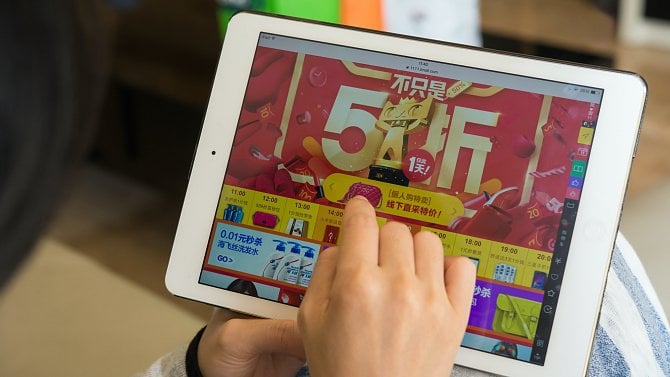 Čínský e-shop Temu používá manipulativní praktiky. dTest na něj podává stížnost