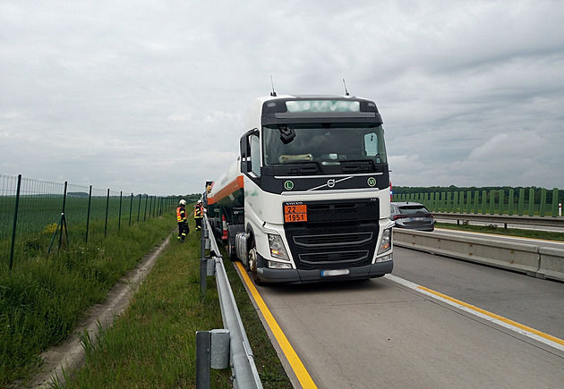 Kvůli nehodě kamionu je uzavřena D35 u Olomouce ve směru na Mohelnici