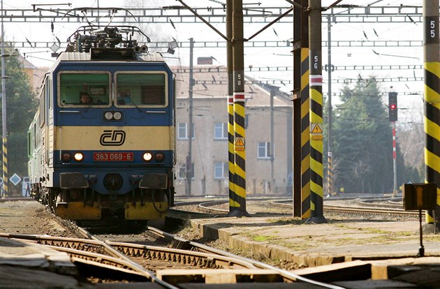 Na trati z Ostravy do Třebechovic srazil vlak člověka, ten na místě zemřel