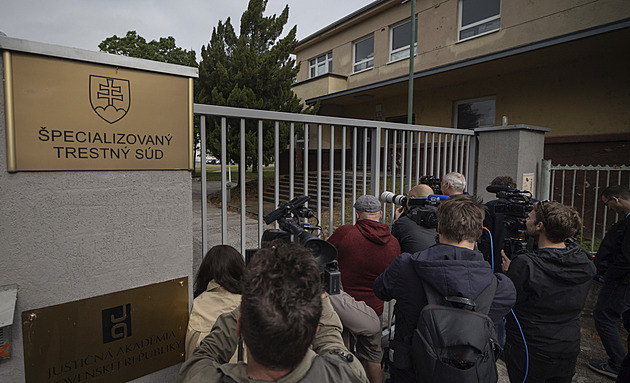 Slovenský soud rozhodne o vazbě pro atentátníka. Vláda zasedne ve středu