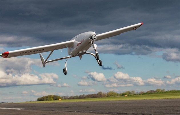 Češi umějí vyrobit řadu vojenských dronů. Ale armáda o ně nestojí