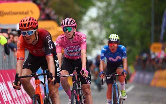 ONLINE: Giro zamířilo do Alp. Jak si vede Pogačar v královské etapě?