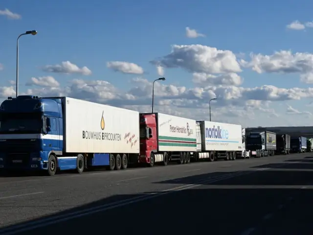 Ukrajinští řidiči kamionů protestují proti mobilizaci. Zablokovali dálnici Kyjev – Oděsa