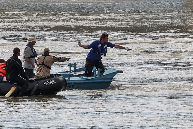 V Maďarsku po nehodě na Dunaji havaroval motorový člun, dva lidé zemřeli
