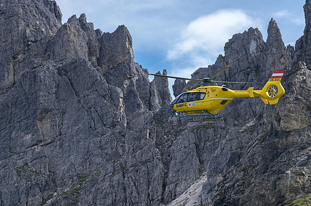 Bez pojištění zapláčete. Kolik stojí záchrana vrtulníkem v rakouských Alpách