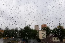 Česko čeká oblačný týden s dešti a občasnými bouřkami