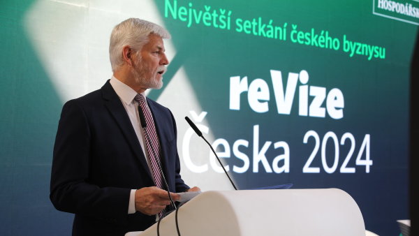 Česku hrozí, že se propadne do virtuální reality, říká prezident Petr Pavel. Vládu kritizuje za komunikaci i rozpočet