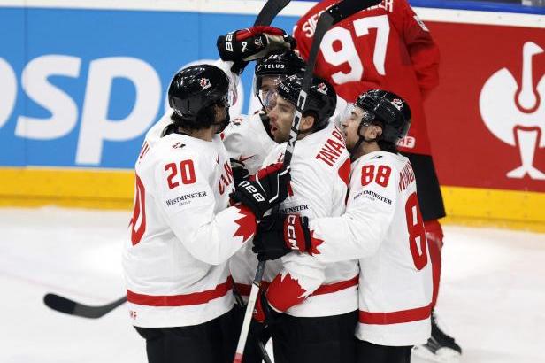

SESTŘIH: Vyhrocený zápas zvládla lépe Kanada, Švýcarsku uškodil faul Fialy

