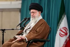 Pět dní smutku a nové volby. Írán hledá náhradu za zesnulého prezidenta