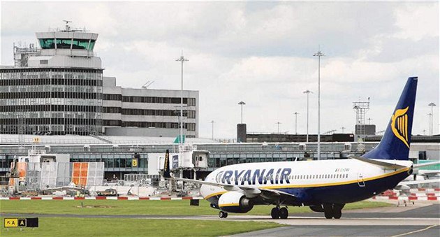 Ryanair přepravil víc lidí a má rekordní zisky. Překonaly odhad analytiků