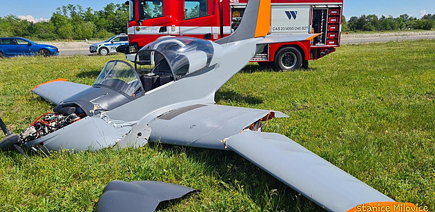 V Milovicích se zřítilo malé letadlo, dva lidé skončili v péči záchranářů