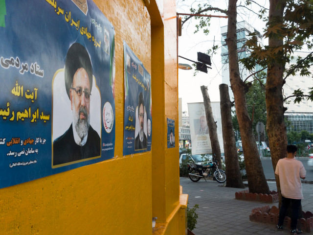 „Zemřeli mučednickou smrtí,“ prohlásil duchovní vůdce Íránu Chameneí k havárii vrtulníku