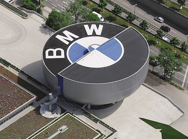 BMW prohrálo soud s budějovickým prodejcem ojetin o právo na použití loga