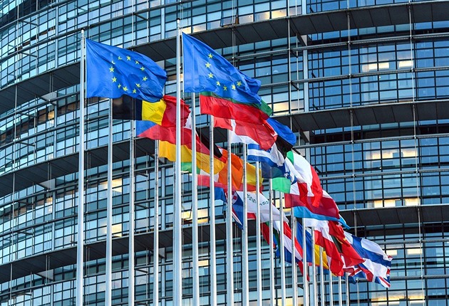 EU schválila reformu trhu s elektřinou, nové předpisy více chrání spotřebitele
