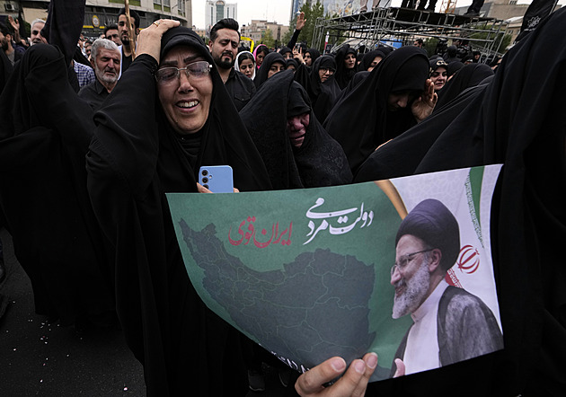 Radostné ohňostroje i slzy. Raísího smrt vyvolala v Íránu smíšené pocity