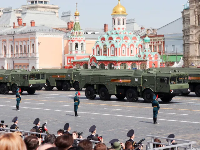 Rusko zahájilo manévry a prověřuje i taktické jaderné zbraně. Cvičení přímo nařídil Putin