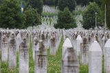 OSN přijala rezoluci o připomenutí genocidy v Srebrenici. Srbsko se bojí nálepkování