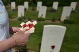 Z hrobů britských vojáků zmizely dřevěné kříže a květiny, mohl za to zahradník