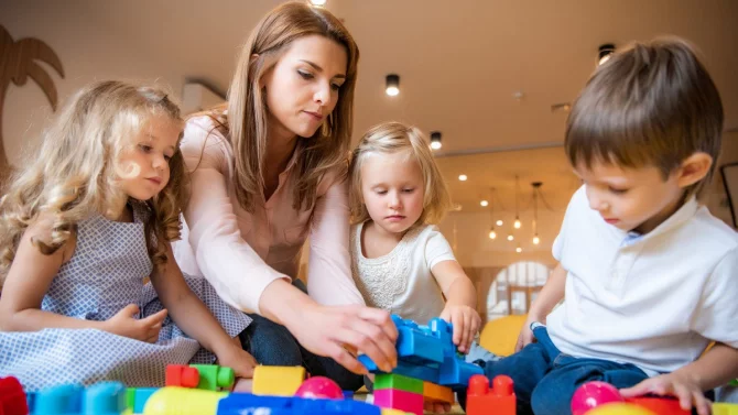 Tři chystané změny, kterými chce stát dostat rodiče malých dětí rychleji do práce
