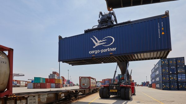 Cargo-partner rozšiřuje stávající spolupráci s HHLA Pure. Evropské přepravy s neutrálními emisemi zahrnují i Česko a Slovensko