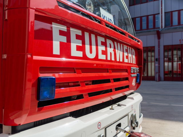 Český autobus havaroval v Rakousku, turisté nocovali na požární stanici