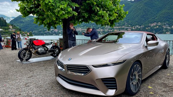 Dva koncepty naráz. BMW představuje motorku R20 inspirovanou kalendářem Pirelli a jedinečný roadster Skytop