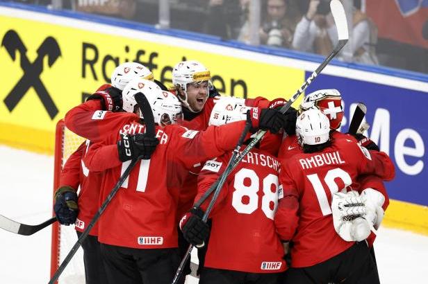 

SESTŘIH: Švýcaři udolali Kanaďany v nájezdech a o zlato se utkají s českým týmem

