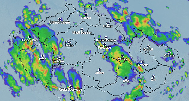 Západem Čech se ženou silné bouřky, meteorologové varují před kroupami
