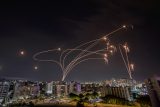 Hamás poprvé po měsících podnikl rozsáhlý raketový útok na Tel Aviv. Střely likviduje Iron Dome