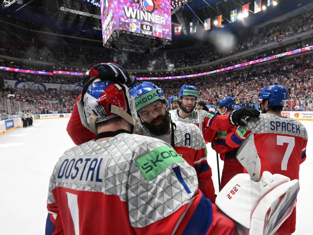 OBRAZEM: Češi hrají o hokejové zlato se Švýcarskem. Zatím 0:0