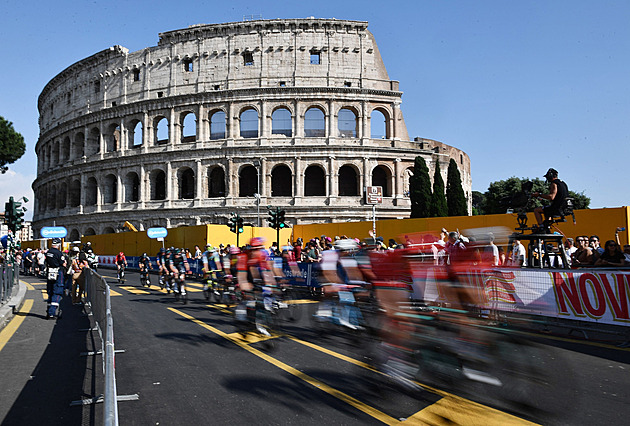 ONLINE: Giro vrcholí. Pogačar vyhlíží svou trofej, sprinteři poslední šanci