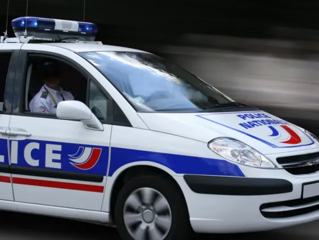 Útok nožem v Lyonu. Muž v metru pobodal čtyři lidi