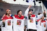 ‚Česko je znovu hokejový národ.‘ Tisíce lidí na Staroměstském náměstí oslavovalo české mistry světa