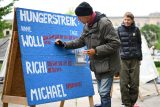 ‚Hladovíme, dokud nebudete čestní!‘ Německý aktivista drží hladovku už 83 dnů, je v ohrožení života