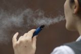 Klasické cigarety se v Česku stále drží. Polovina kuřáků k tomu i vapuje, říká adiktoložka