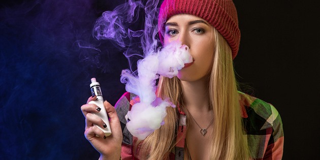 Nikotinové výrobky užívá polovina mladých. Válek je pro vyšší daň