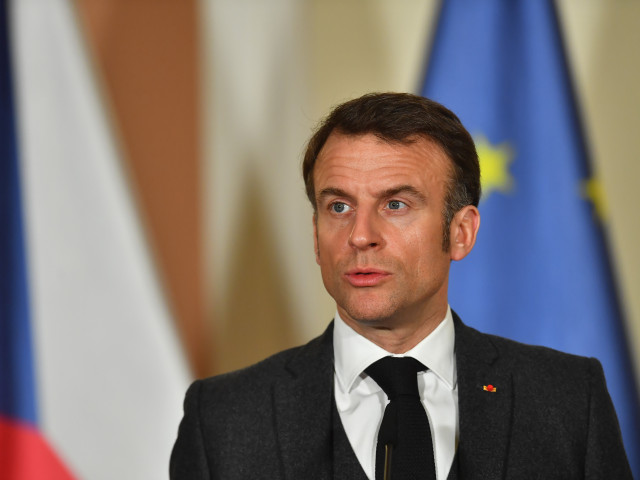 Macron jedná o evropské koalici pro výcvik vojáků na Ukrajině. Vyslat je chce v řádu dnů až týdnů