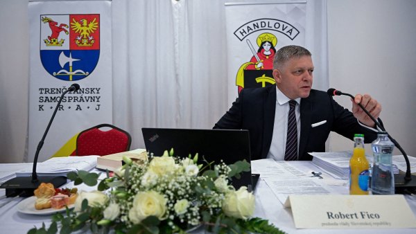 Zdravotníci převezli slovenského premiéra Roberta Fica z Banské Bystrice do Bratislavy