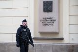 Policie se omluvila za zatajení kokainu ve Sněmovně. ‚Omluva je nutné minimum,‘ reaguje Pekarová