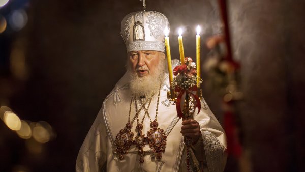 Ruský patriarcha vyhlásil Západu svatou válku, duchovní se svědomím jsou šikanováni a vyhazováni z církve