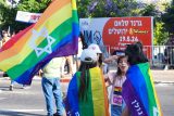 ‚Tady to není karneval jako jinde. Je to demonstrace.‘ V Jeruzalémě se na Pride Parade sešly tisíce lidí