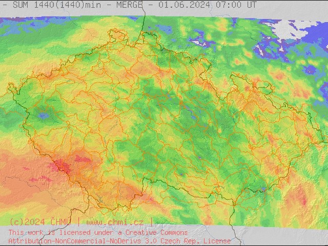 Silný déšť zvedl hladiny šumavských řek Křemelná a Ostružná na povodňové stupně