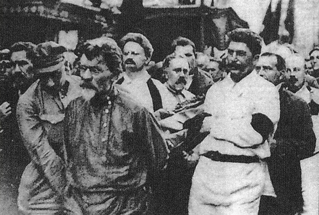 Stalin, nebo Trockij? Před 100 lety se v Moskvě konal klíčový sjezd bolševiků