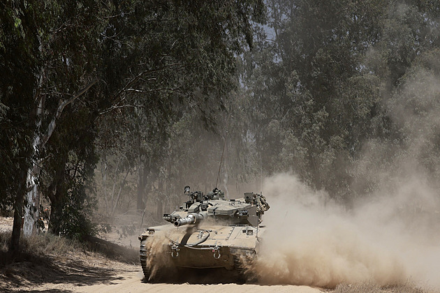 Izraelská armáda zahájila operaci v táboře v Rafáhu, našla mnoho zbraní