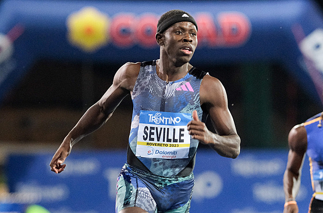 Jamajský sprinter Seville porazil na stovce Lylese nejrychlejším časem roku