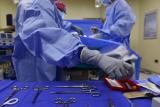 Lékaři v Miláně odstranili 83leté pacientce ledvinový nádor za pomoci robota a odsávací kanyly