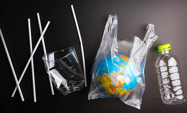 Globální výroba plastů loni klesla. Od druhé světové války teprve potřetí