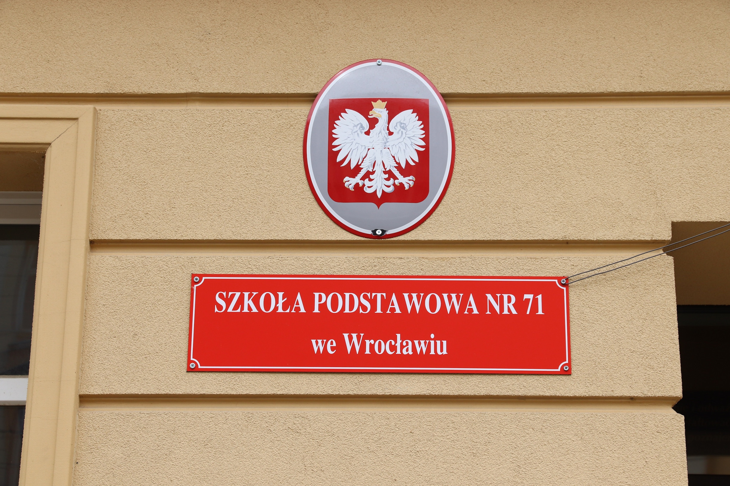 Polská vláda se chystá převzít politickou kontrolu nad školami, varuje opozice