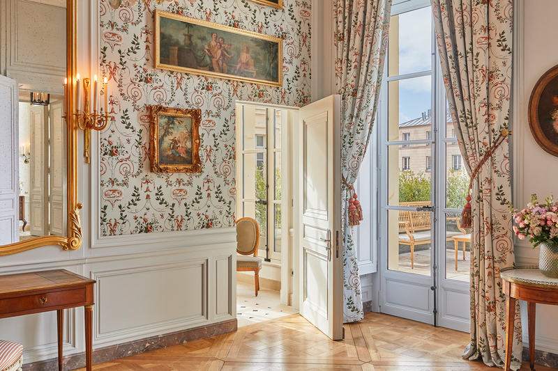 V posteli s králem slunce. Zámek Versailles otevřel první hotel